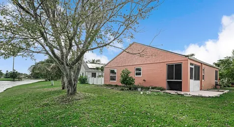 13 Bentwater Circle Boynton Beach FL 33426