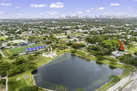 2365 Nw 68th Street Miami FL 33147