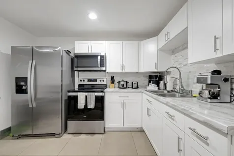 2365 Nw 68th Street Miami FL 33147