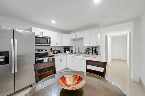 2365 Nw 68th Street Miami FL 33147