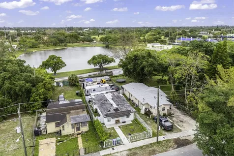 2365 Nw 68th Street Miami FL 33147