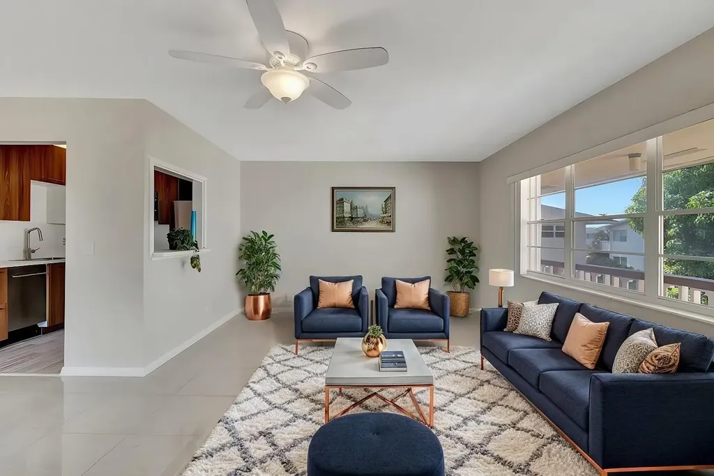 212 Easthampton I West Palm Beach FL 33417