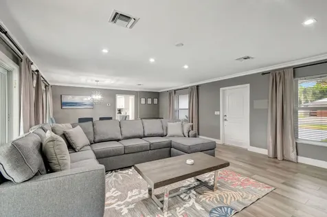 906 Sw 28th Avenue Boynton Beach FL 33435