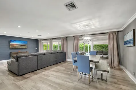 906 Sw 28th Avenue Boynton Beach FL 33435