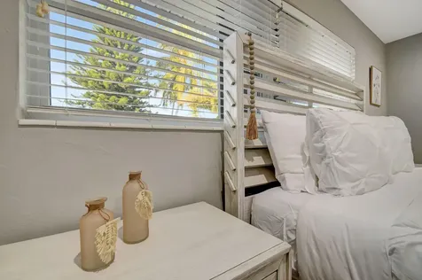 906 Sw 28th Avenue Boynton Beach FL 33435