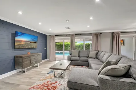 906 Sw 28th Avenue Boynton Beach FL 33435