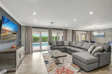 906 Sw 28th Avenue Boynton Beach FL 33435