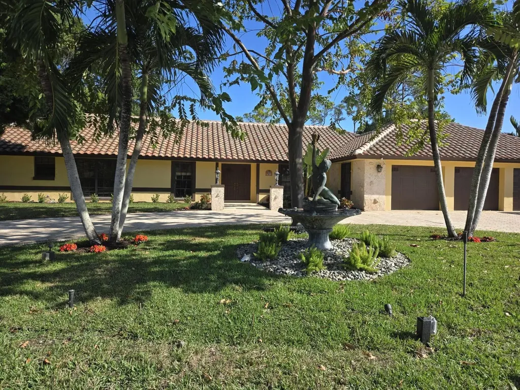 581 S Country Club Drive Atlantis FL 33462