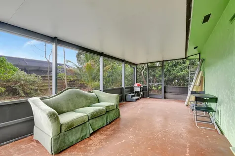 702 Sw 23rd Terrace Boynton Beach FL 33435
