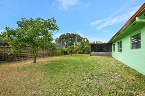 702 Sw 23rd Terrace Boynton Beach FL 33435