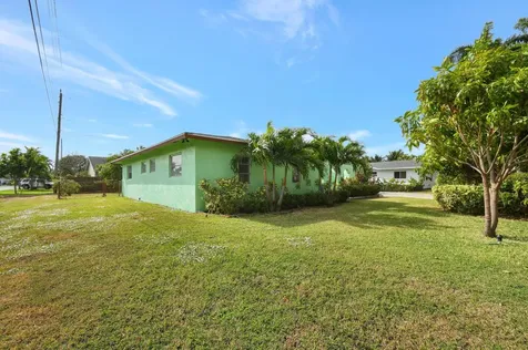 702 Sw 23rd Terrace Boynton Beach FL 33435