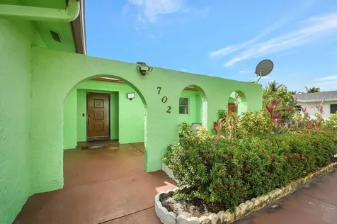 702 Sw 23rd Terrace Boynton Beach FL 33435