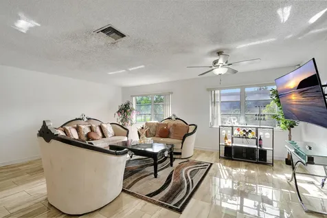 702 Sw 23rd Terrace Boynton Beach FL 33435