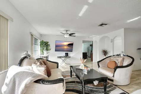 702 Sw 23rd Terrace Boynton Beach FL 33435
