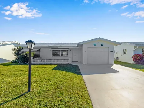2016 Sw Golf Lane Boynton Beach FL 33426