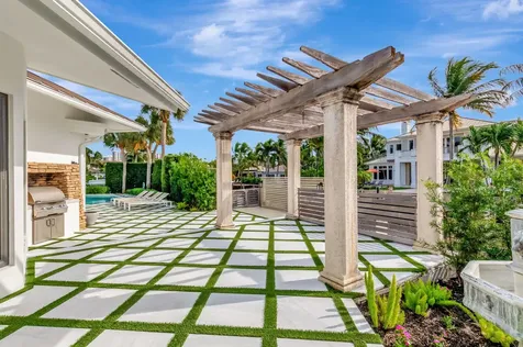 820 Ne Boca Bay Colony Drive Boca Raton FL 33487