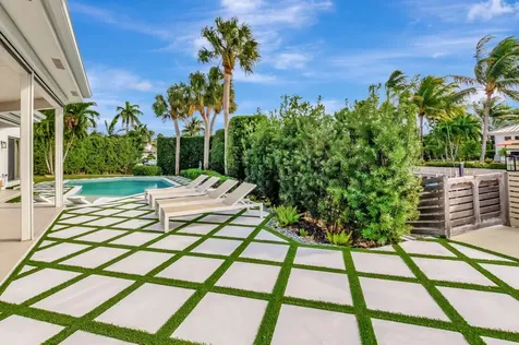 820 Ne Boca Bay Colony Drive Boca Raton FL 33487