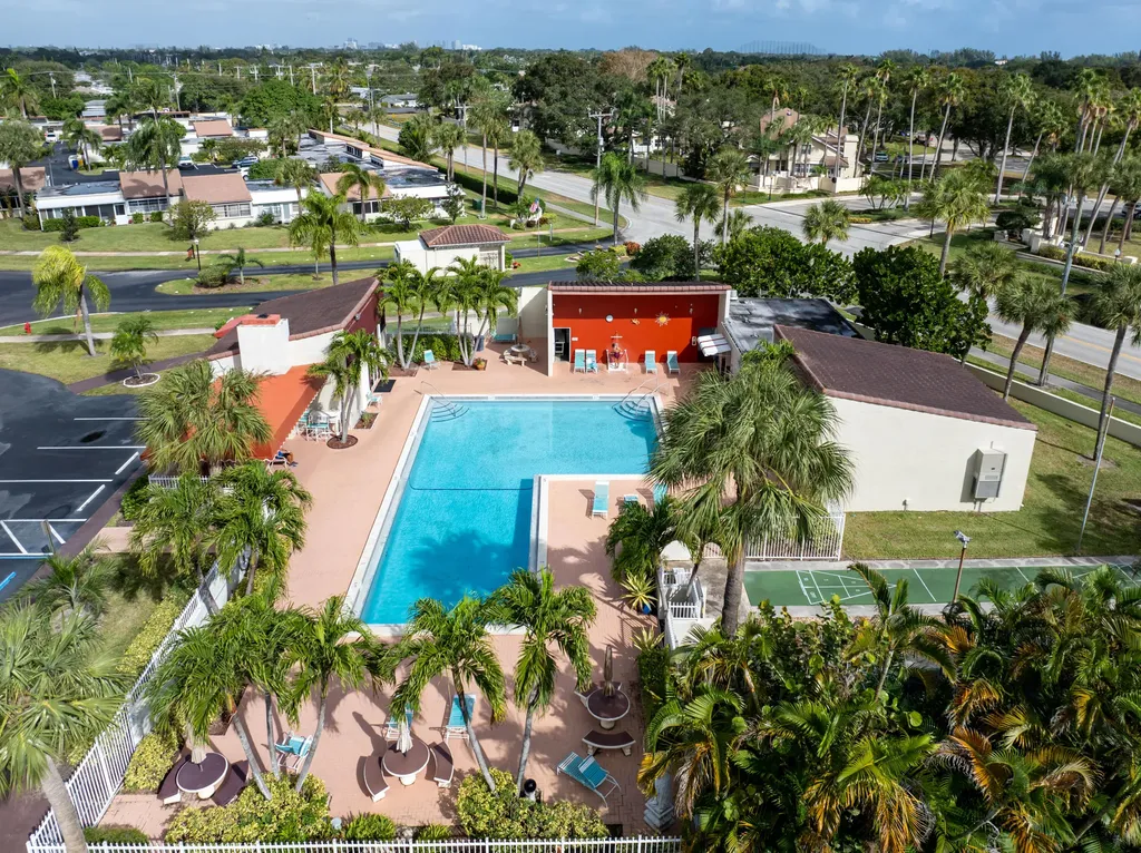 2528 Boundbrook Drive West Palm Beach FL 33406