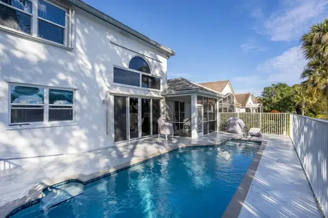 10 Lawrence Lake Drive Boynton Beach FL 33436