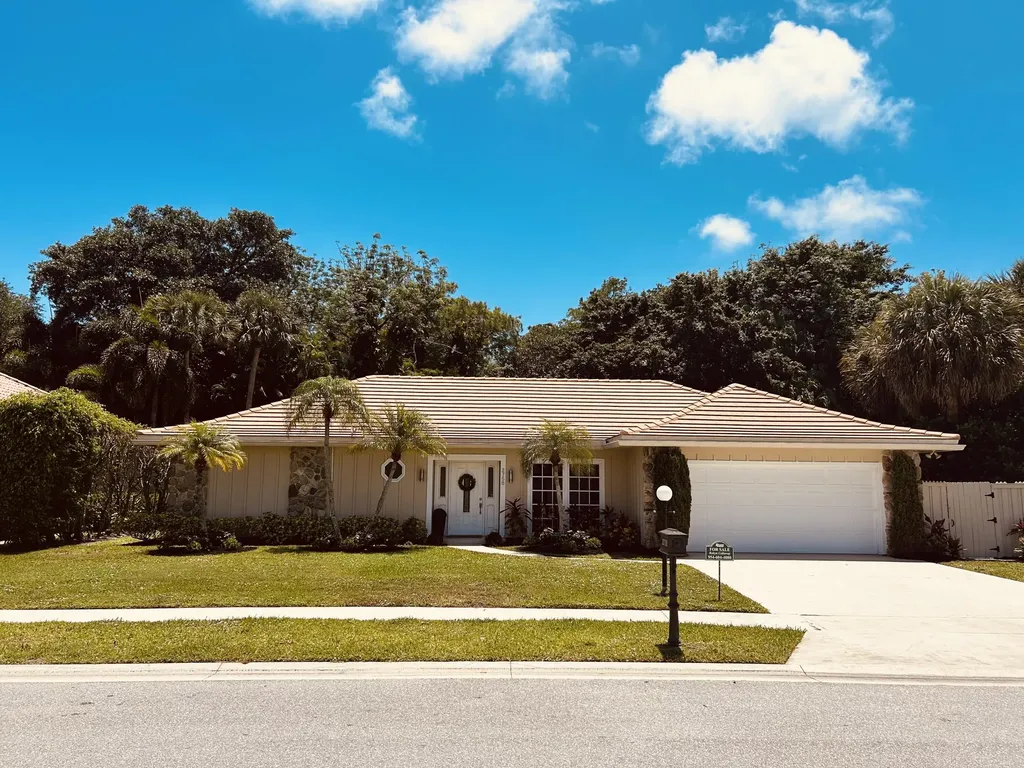 2758 Biarritz Drive Palm Beach Gardens FL 33410