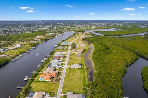 206 SE Fiore Bello Port Saint Lucie FL 34952