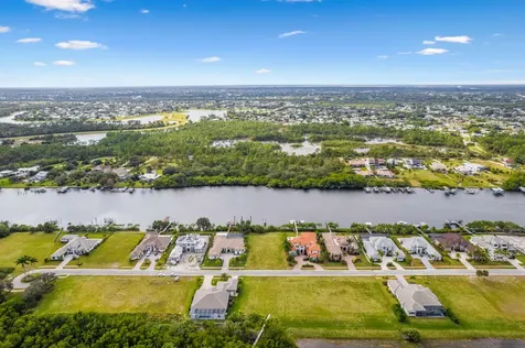 206 SE Fiore Bello Port Saint Lucie FL 34952