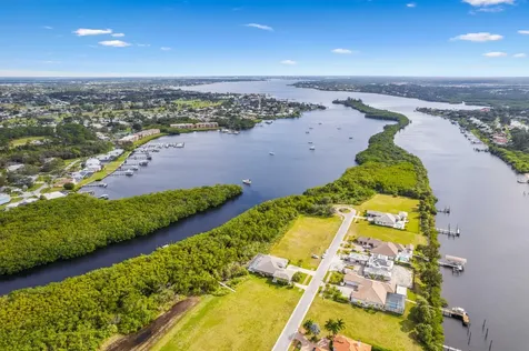 206 SE Fiore Bello Port Saint Lucie FL 34952