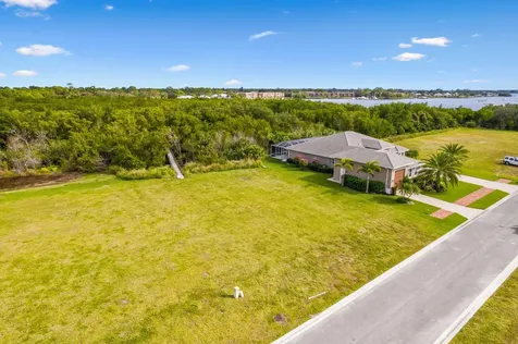 206 SE Fiore Bello Port Saint Lucie FL 34952