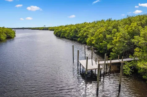 206 SE Fiore Bello Port Saint Lucie FL 34952