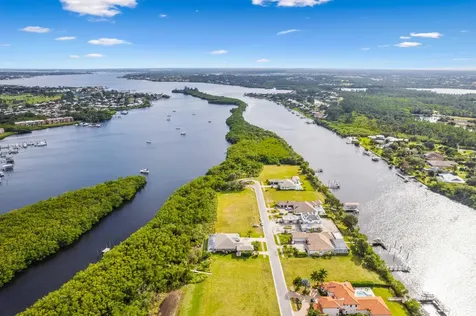 206 SE Fiore Bello Port Saint Lucie FL 34952