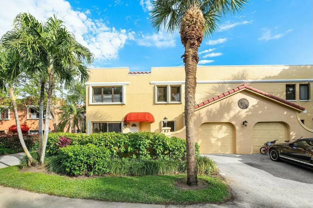 82 Uno Lago Drive Juno Beach FL 33408