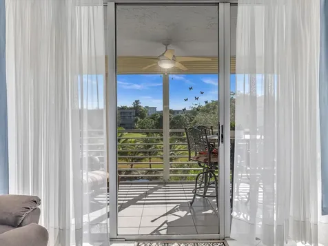 3510 Oaks Way Pompano Beach FL 33069