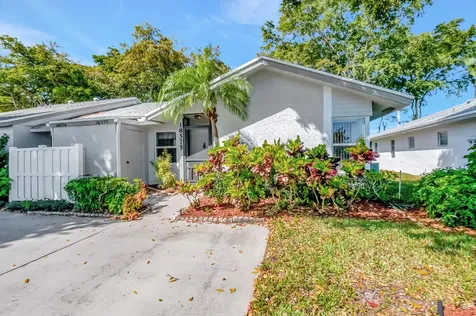 18575 Egret Way Boca Raton FL 33496