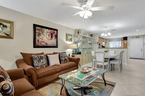 20818 Vinesta Circle Boca Raton FL 33433