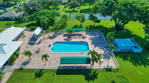 20818 Vinesta Circle Boca Raton FL 33433