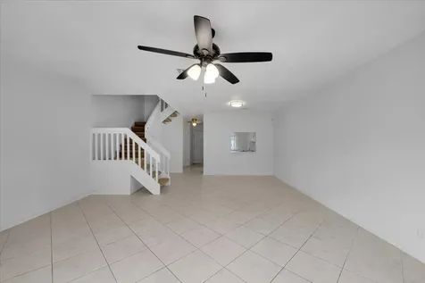 4718 Nw 82nd Avenue Lauderhill FL 33351