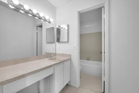 4718 Nw 82nd Avenue Lauderhill FL 33351