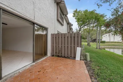 4718 Nw 82nd Avenue Lauderhill FL 33351