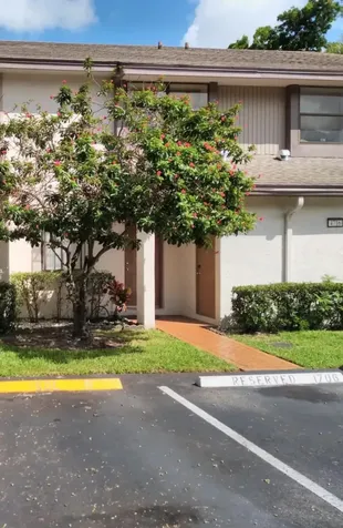 4718 Nw 82nd Avenue Lauderhill FL 33351