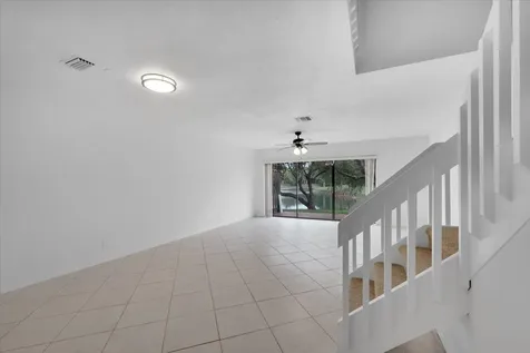 4718 Nw 82nd Avenue Lauderhill FL 33351