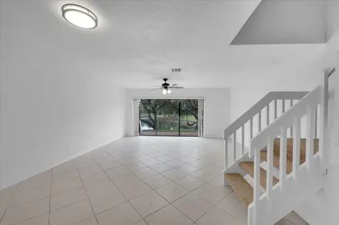 4718 Nw 82nd Avenue Lauderhill FL 33351