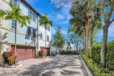813 Estancia Way Boynton Beach FL 33435