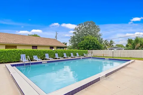 193 Se 1st Circle Boynton Beach FL 33435