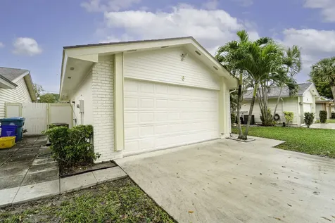 6 Cambridge Place Boynton Beach FL 33426