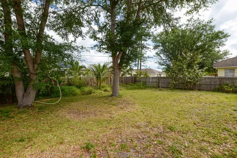 557 Sw Baoy Avenue Port Saint Lucie FL 34953
