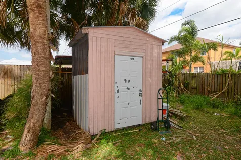 557 Sw Baoy Avenue Port Saint Lucie FL 34953