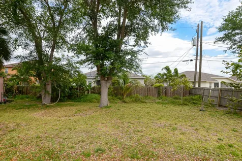557 Sw Baoy Avenue Port Saint Lucie FL 34953
