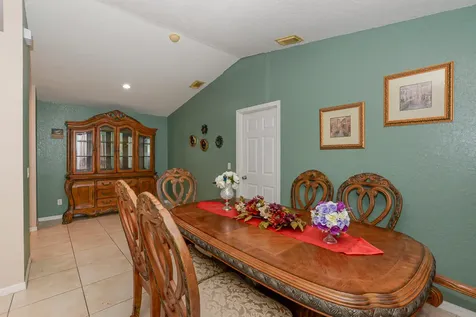 557 Sw Baoy Avenue Port Saint Lucie FL 34953