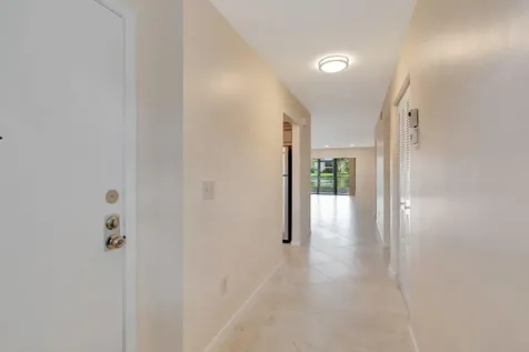 9299 Vista Del Lago Boca Raton FL 33428