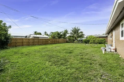 816 Ne 22nd Street Belle Glade FL 33430